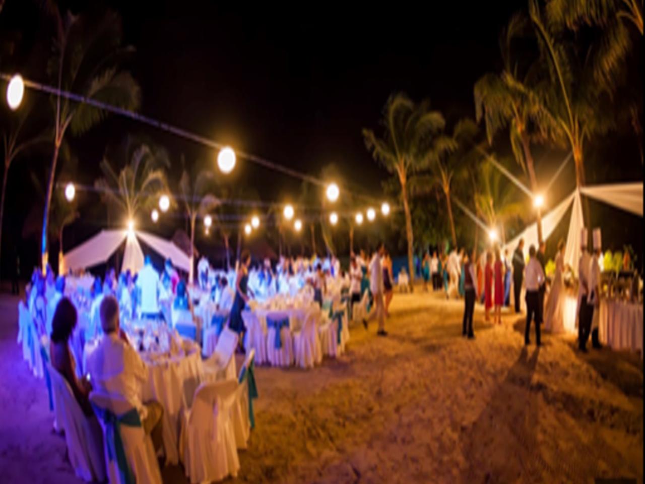 Paquetes de bodas en la playa - luces en la playa