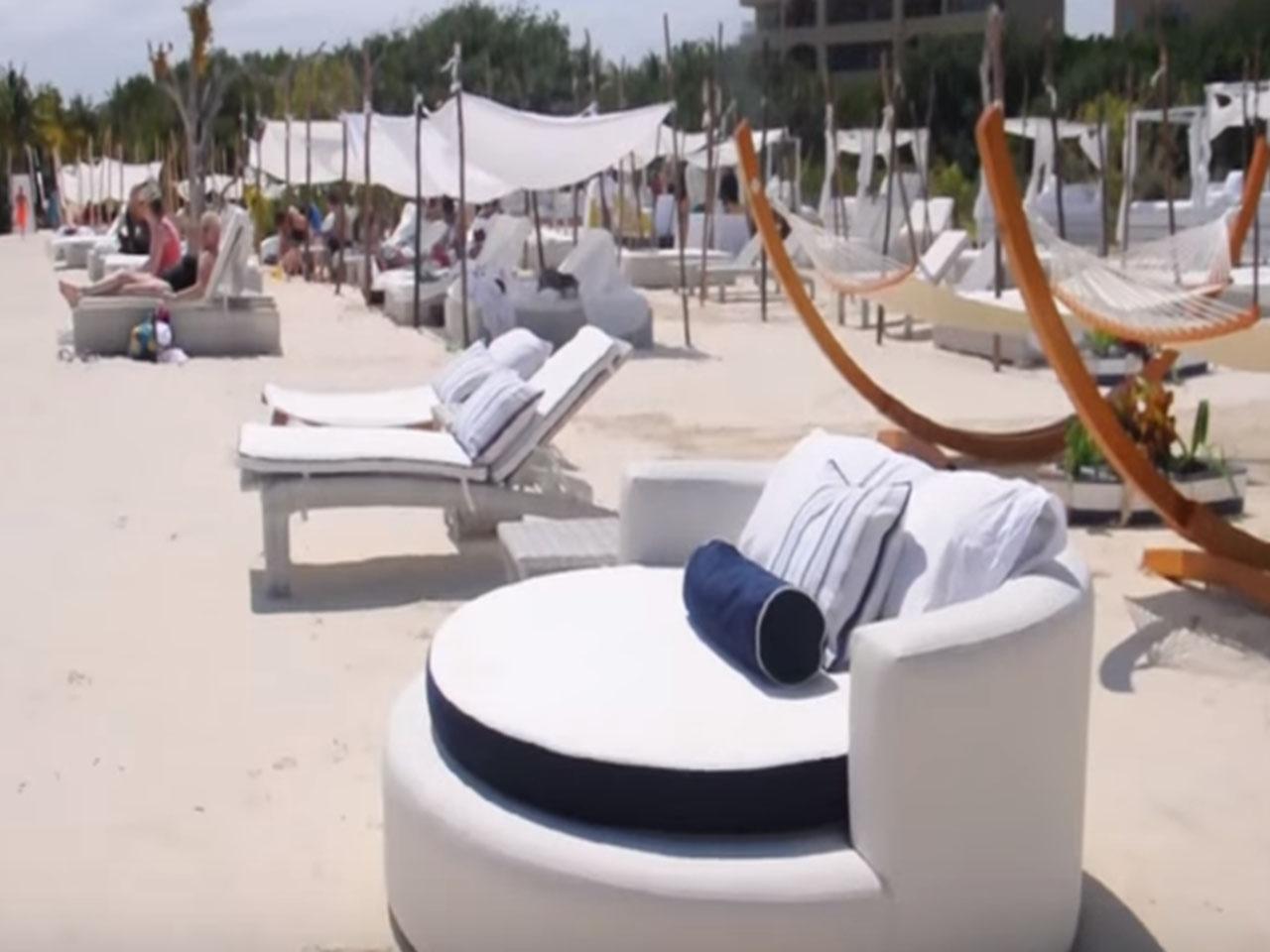Paquetes de bodas en la playa - mesas y sillas