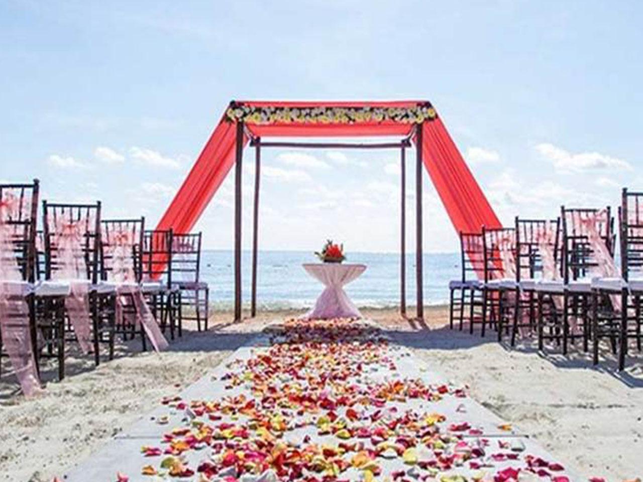 Paquetes de bodas en la playa - decoración de ceremonia
