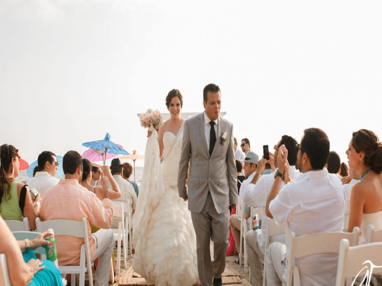 Bodas en la playa - novios - Paquetes de bodas en la playa - Hard Rock Vallarta - bodas en vallarta - Hotel Hard Rock