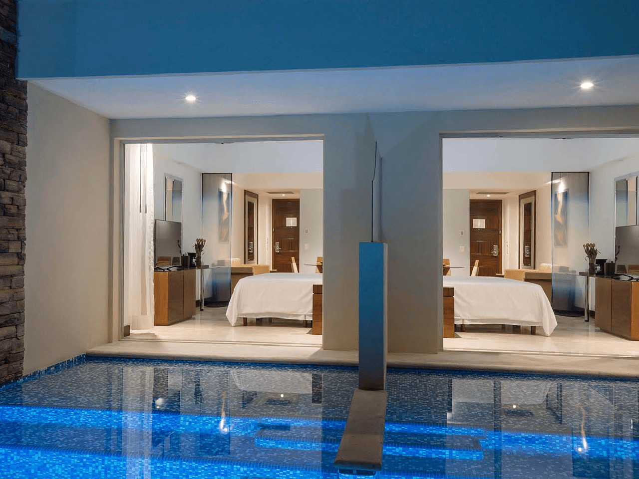 New Project5 Bodas en la playa - Alberca de noche - Bodas en Vallarta - Reflect Krystal Grand Nuevo Vallarta - Hotel Reflect Krystal Grand - bodas en vallarta - Paquetes de boda en Vallarta